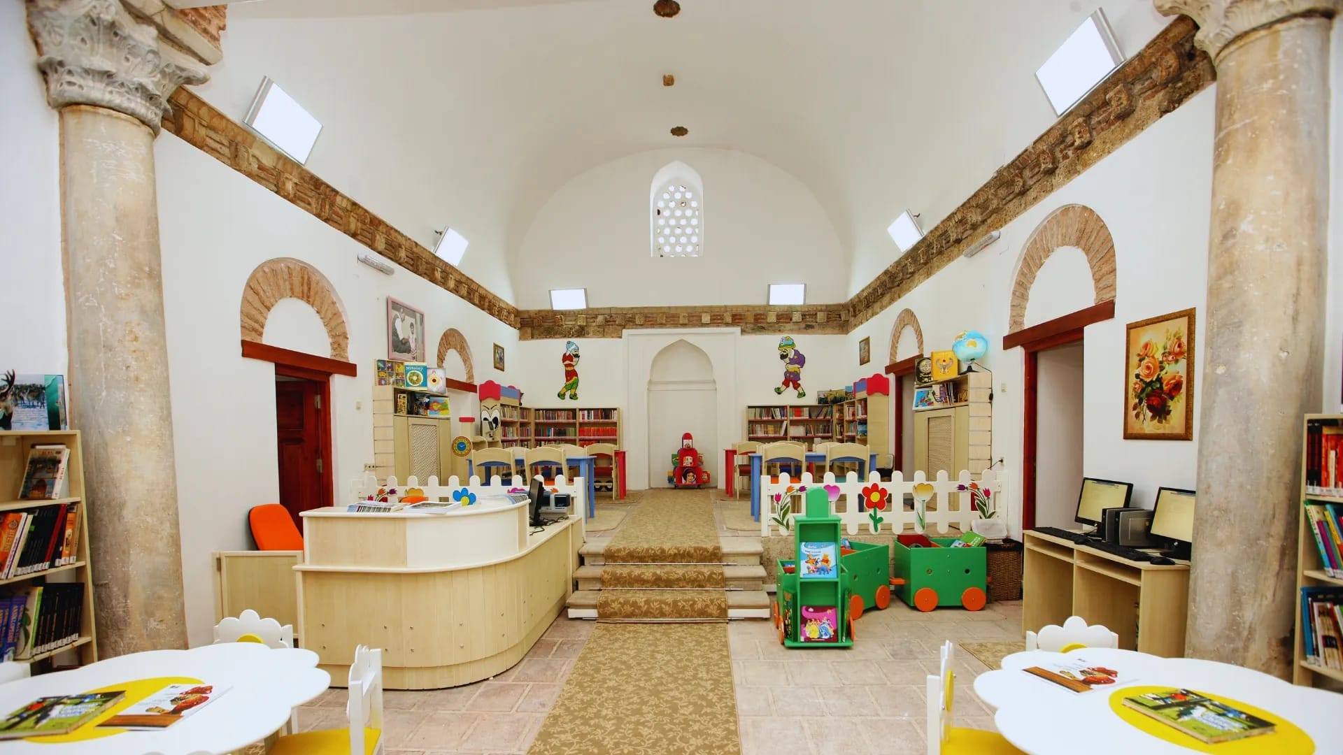 Lala Şahin Paşa Çocuk Kütüphanesi (Medresesi)