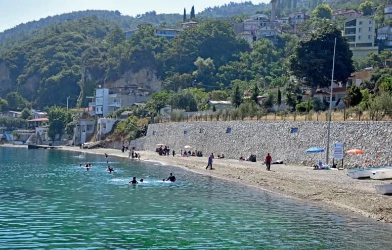Altıntaş Halk Plajı