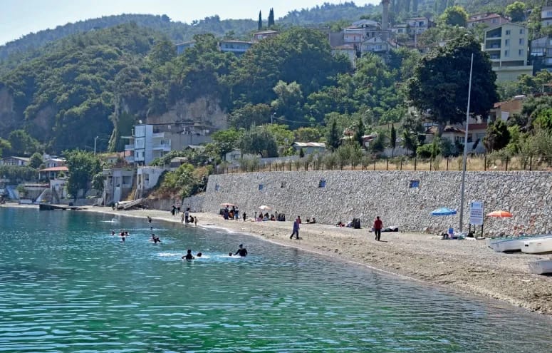 Altıntaş Halk Plajı