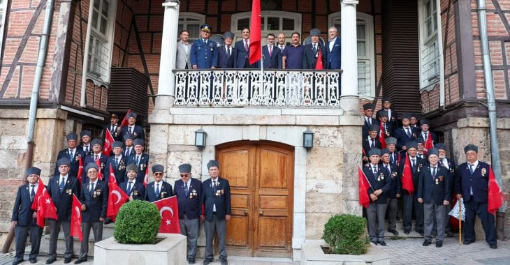 Kurtuluş coşkusu Tarihi Belediye Binası'na taşındı