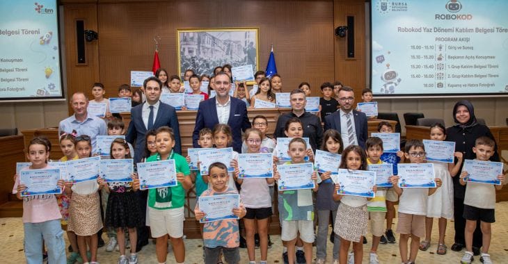 Bursa'da çocuklar geleceği kodladı