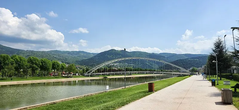 歴史的キルマスティ川橋